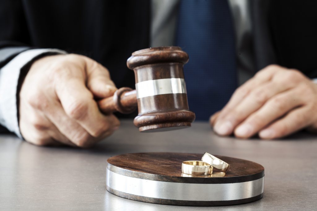 Boşanma Halinde Eşlerin Ortak Banka Hesabındaki Takıların Durumu 